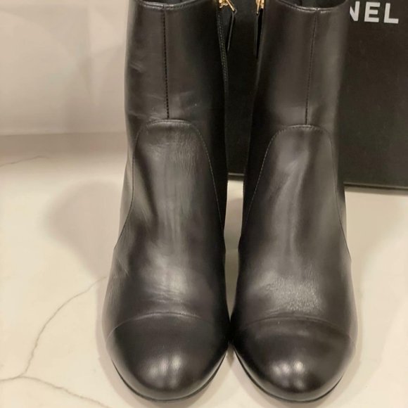 CHANEL 20B Lambskin Leather CC Logo Chain Metal Heels Ankle Booties Boots - Picture 3 of 12